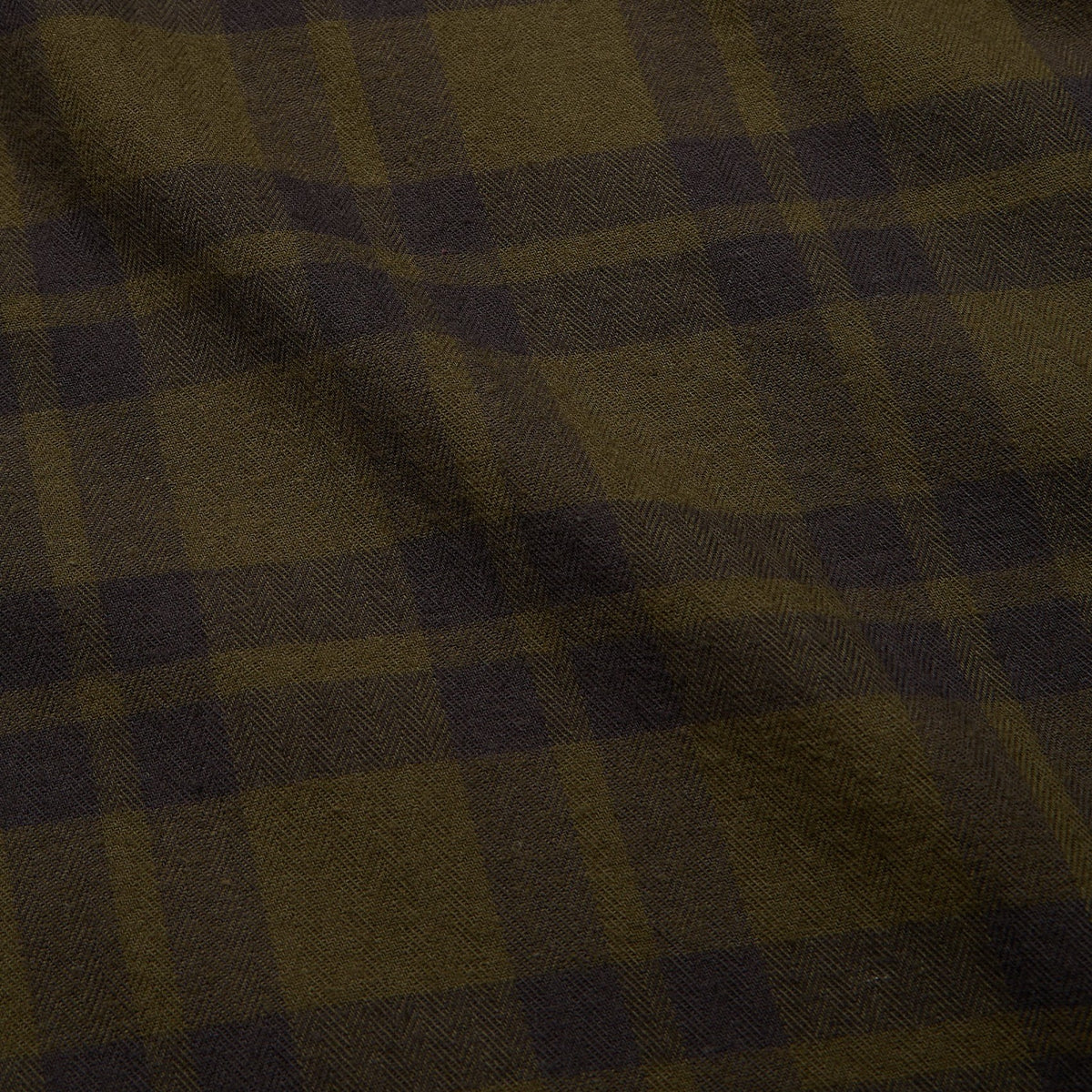 plaid flannel shirt in Cohen Plaid: Dark Olive, collar detail