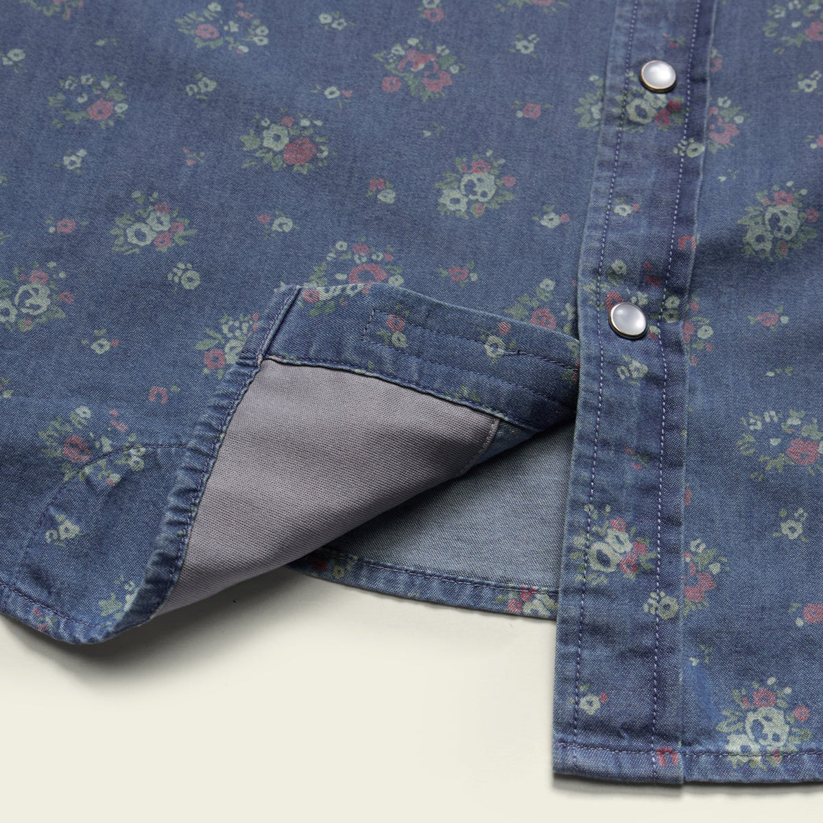 floral cotton pearl snap shirt in Bouquets: Washed Indigo, chest pocket detail
